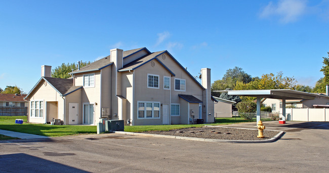 Barritz Court in Nampa, ID - Building Photo - Building Photo