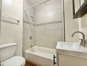 684 S Rampart Blvd in Los Angeles, CA - Foto de edificio - Building Photo