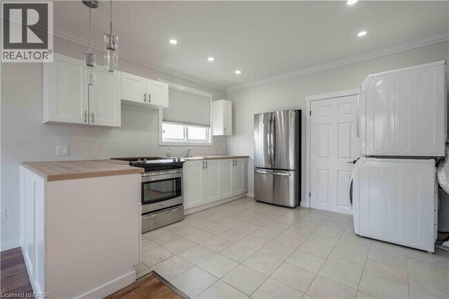 204 Glow Ave in Hamilton, ON - Building Photo - Building Photo