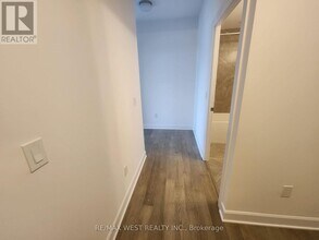 3240 William Coltson Ave in Oakville, ON - Building Photo - Building Photo