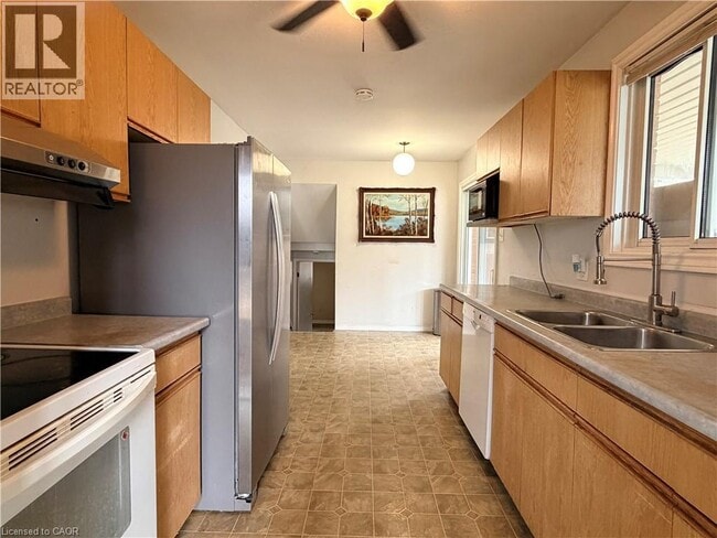 259 Camille Crescent in Waterloo, ON - Building Photo - Building Photo