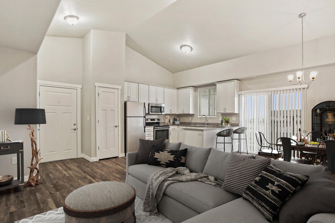 Hampton Place in North Salt Lake, UT - Building Photo