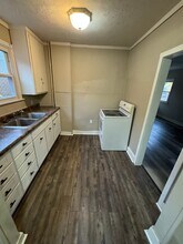 1024 Leslie St in Lansing, MI - Building Photo - Building Photo