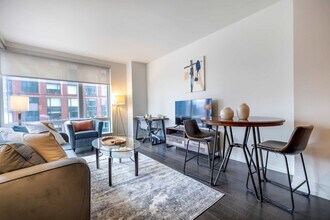 555 10th Ave in New York, NY - Foto de edificio - Building Photo