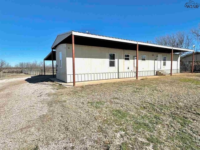 8012 W Hwy St in Iowa Park, TX - Building Photo - Building Photo