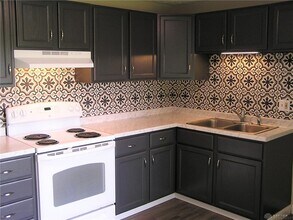 126 McCraw Dr in Englewood, OH - Building Photo - Building Photo