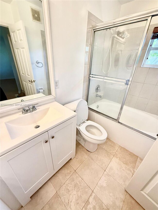 2206 NW 170th Ave in Pembroke Pines, FL - Building Photo - Building Photo