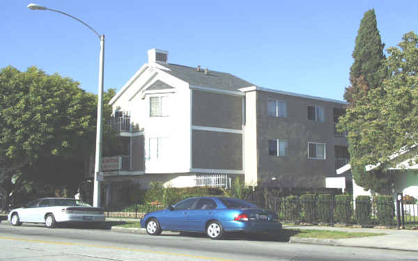 1742 Cherry Ave in Long Beach, CA - Building Photo