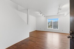 2275 NW Kearney St in Portland, OR - Building Photo