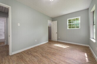 8323 Lapanto Ln in Dallas, TX - Building Photo - Building Photo