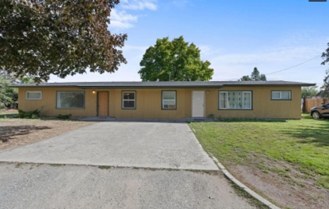 11721 E Alki Ave in Spokane Valley, WA - Building Photo