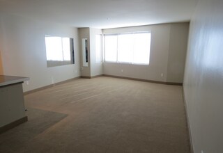 2504 Western Ave in Seattle, WA - Building Photo - Building Photo