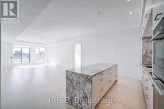 399 Royal Orchard Blvd in Markham, ON - Building Photo - Building Photo