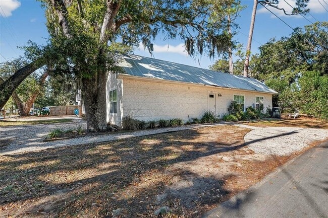 301 3rd Ave in St. Simons Island, GA - Building Photo - Building Photo