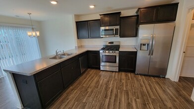 200 Goldenrod Dr in Elgin, IL - Building Photo - Building Photo