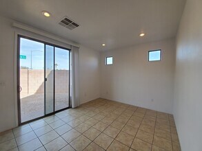 8203 Laredo St in Las Vegas, NV - Building Photo - Building Photo
