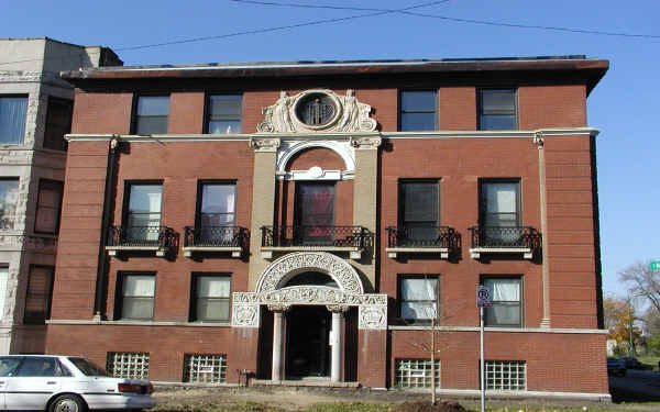 5600 S Michigan Ave in Chicago, IL - Building Photo