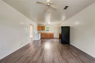 400 Robertson St in Bryan, TX - Foto de edificio - Building Photo