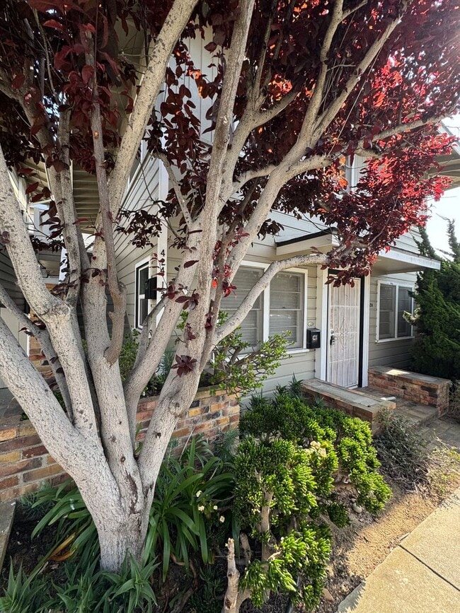property at 422 W Franklin Ave