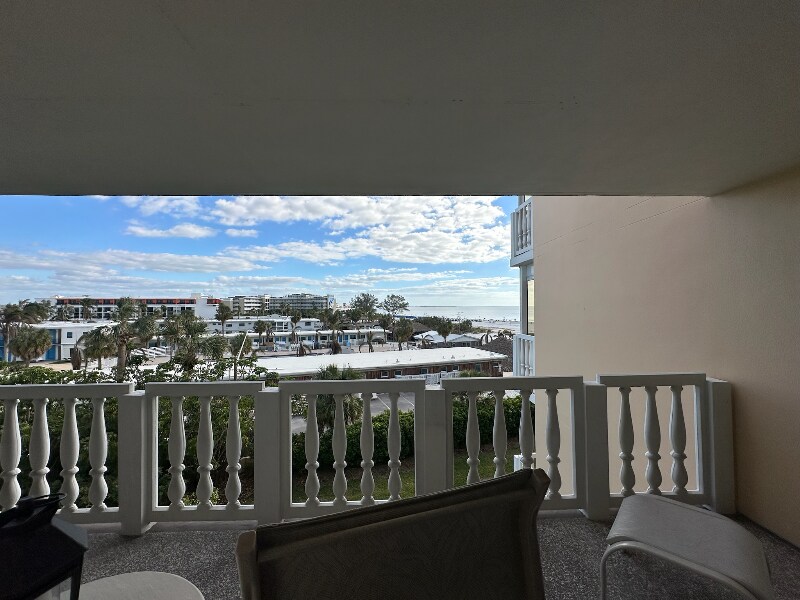 6650 Sunset Way in St Pete Beach, FL - Foto de edificio
