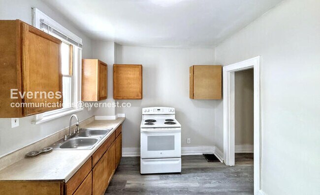 2545 Sullivant Ave in Columbus, OH - Building Photo - Building Photo