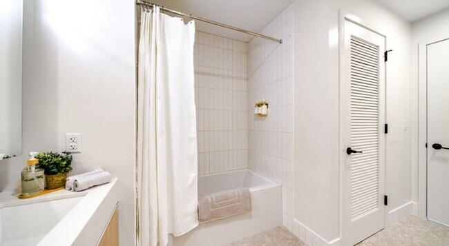 215 Grove St, Unit 806 in Jersey City, NJ - Foto de edificio - Building Photo