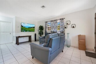 460 NE 75th St in Miami, FL - Building Photo - Building Photo