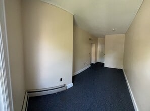 21 Loomis St, Unit 1 in Burlington, VT - Foto de edificio - Building Photo