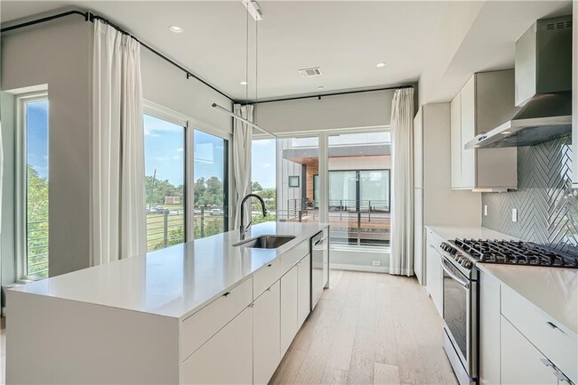 5605 Sunshine Dr in Austin, TX - Building Photo - Building Photo