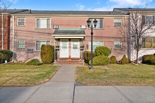 285 Hackensack St, Unit 85B in Wood Ridge, NJ - Building Photo