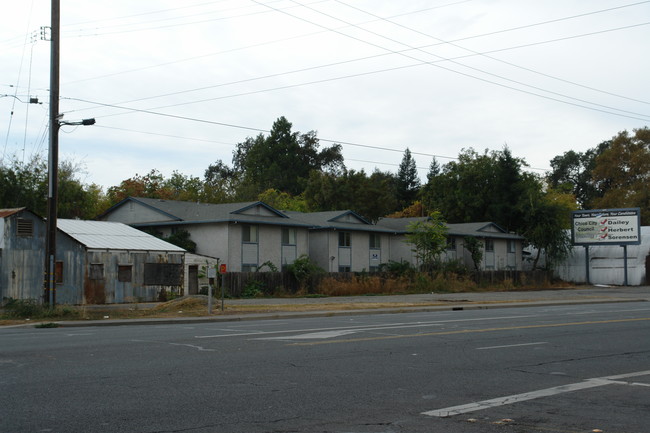 1136 W 1st St in Chico, CA - Foto de edificio - Building Photo