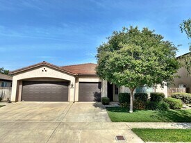 2434 N El Cajon St in Visalia, CA - Building Photo