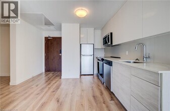 60 Frederick St in Kitchener, ON - Building Photo - Building Photo