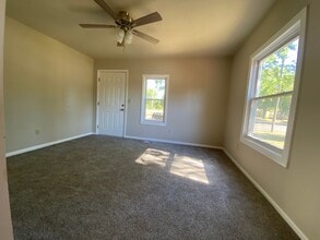 5000 Hickman Rd in Des Moines, IA - Building Photo - Building Photo