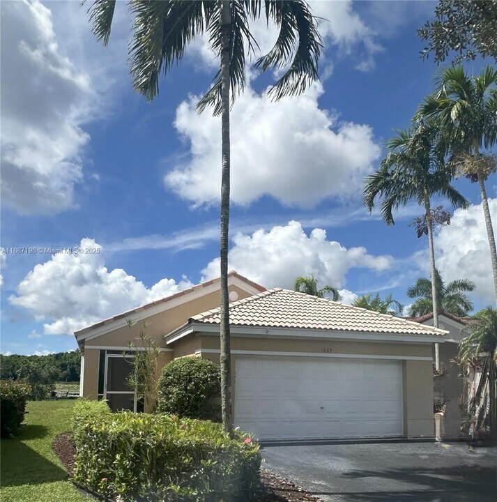 1669 Salerno Cir in Weston, FL - Building Photo