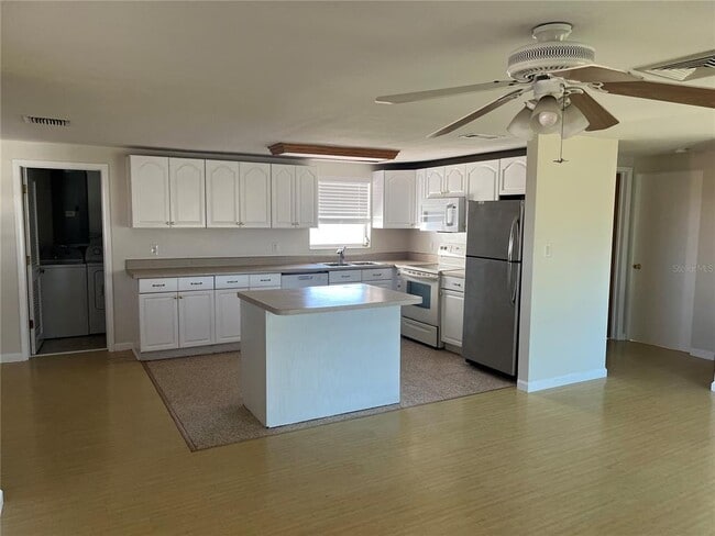 142 Sandhurst Dr in Venice, FL - Building Photo - Building Photo