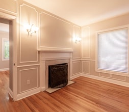 1350 Mendavia Ave in Coral Gables, FL - Foto de edificio - Building Photo