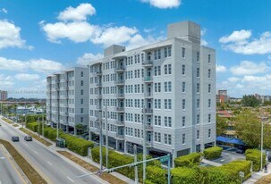 1791 NE Miami Gardens Dr in Miami, FL - Building Photo