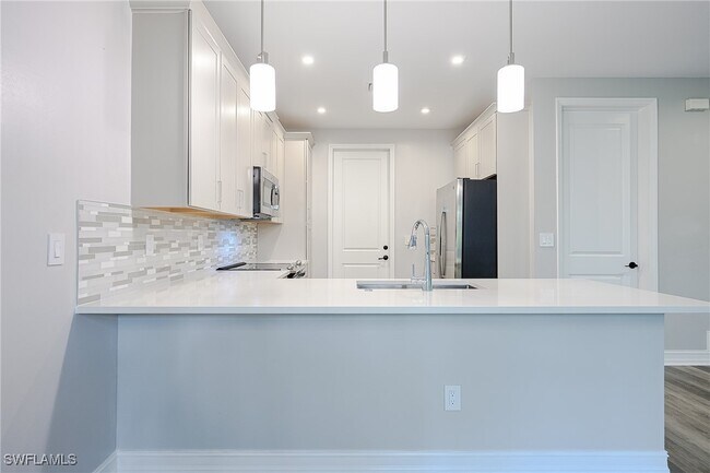 7320 Rockefeller Dr in Naples, FL - Building Photo - Building Photo
