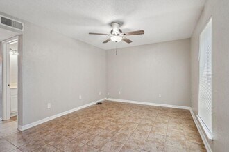 1635 Newport Pl, Unit 1 in Kenner, LA - Foto de edificio - Building Photo