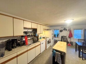 65R Cedar St, Unit 2 in Somerville, MA - Building Photo - Building Photo