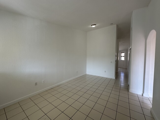 1651 SE 28th Ct, Unit 203 in Homestead, FL - Building Photo - Building Photo