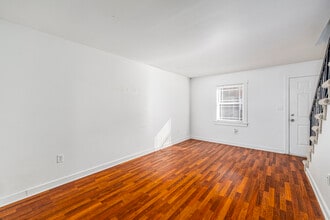 Commerce Street in Petersburg, VA - Foto de edificio - Interior Photo