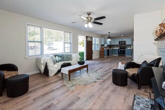 7 Sulphur Springs Rd in Greenville, SC - Building Photo - Building Photo