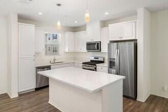 503 Sandpiper Wy in Imperial Beach, CA - Foto de edificio - Building Photo