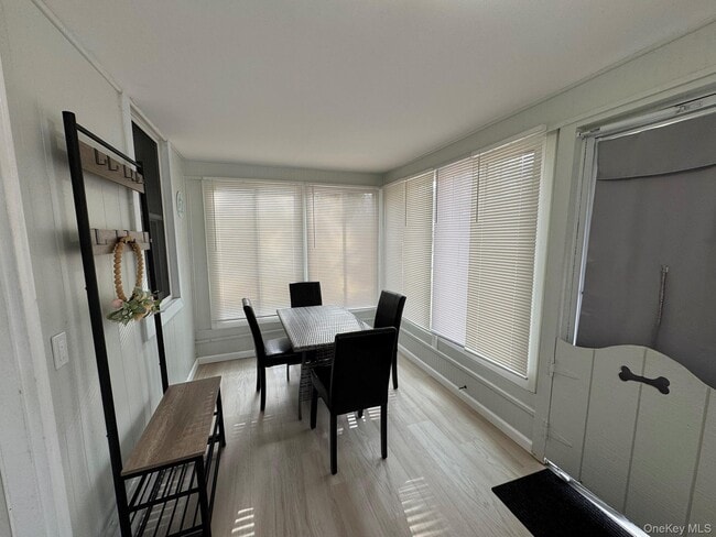 131 Westbury Dr in Sound Beach, NY - Building Photo - Building Photo