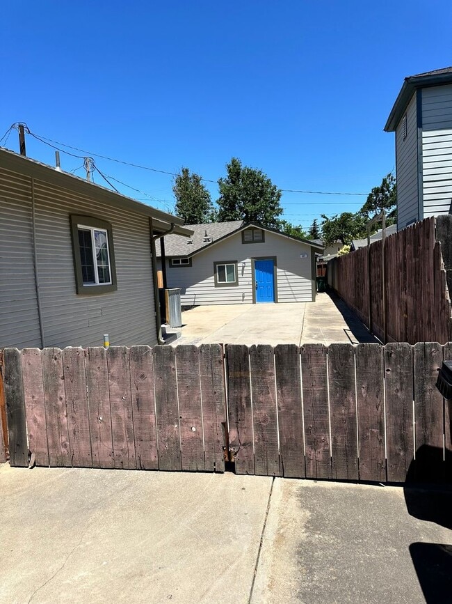 307 Forrest Ave in Lodi, CA - Building Photo - Building Photo