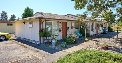 Oakvilla in Independence, OR - Foto de edificio - Building Photo