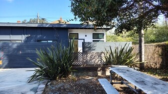 720 37th St in Oakland, CA - Building Photo