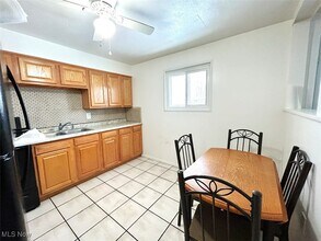 301 Martin in Follansbee, WV - Foto de edificio - Building Photo